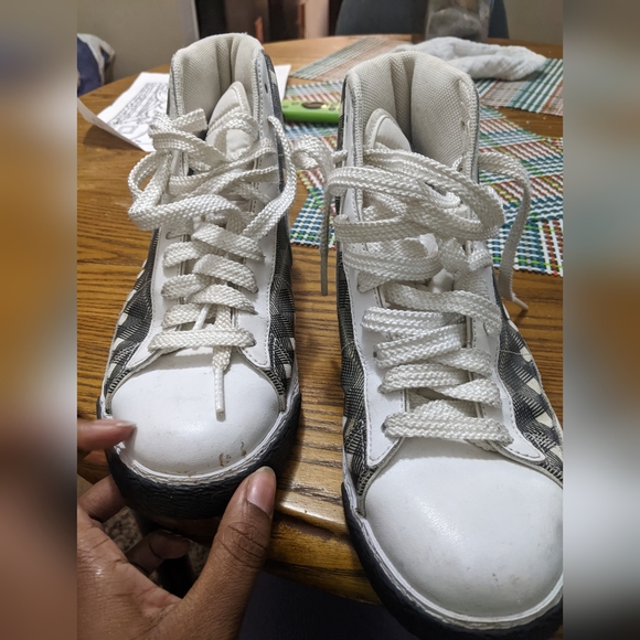 Shoes - Picture 2 of 4